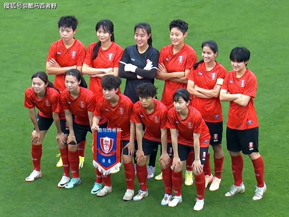 包含国际女足盛况空前，球员努力拼搏的词条